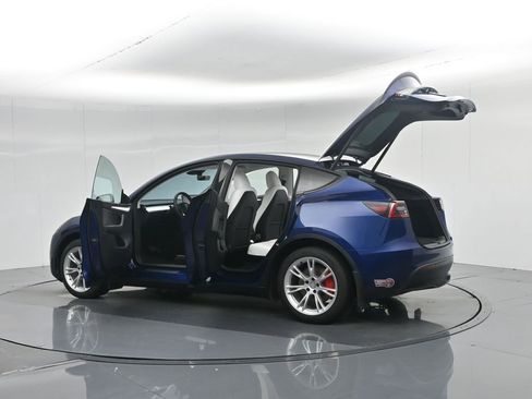 Used 2024 Tesla Model Y Long Range image 33