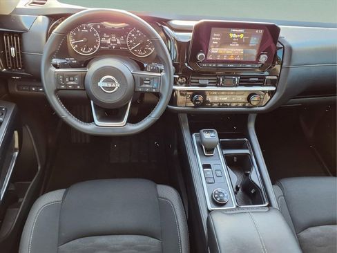 Used 2025 Nissan Pathfinder SV image 10