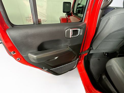 Used 2025 Jeep Wrangler Sahara w/ Safety Group image 25