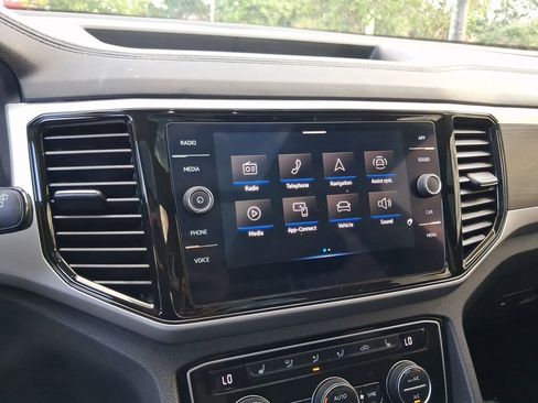 Used 2022 Volkswagen Atlas SE w/ Panoramic Sunroof Package FWD image 22