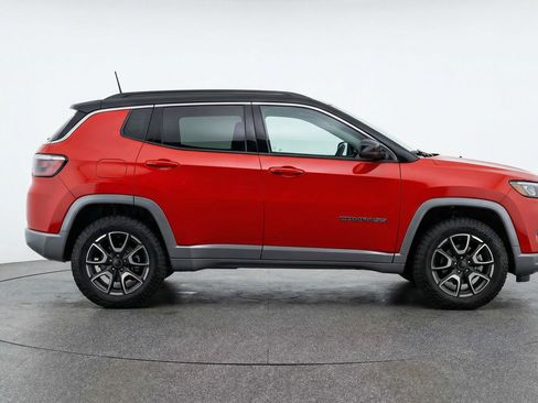 Used 2025 Jeep Compass Trailhawk image 11