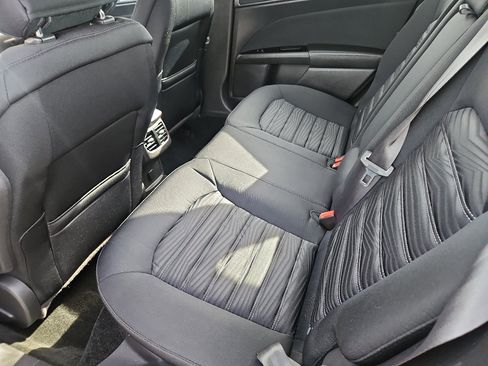 Used 2016 Ford Fusion SE image 19