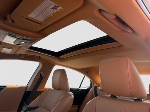 Used 2024 Lexus ES 350 w/ Accessory Package (Z2) image 24