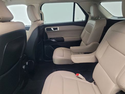 Used 2020 Ford Explorer XLT w/ Equipment Group 202A image 18