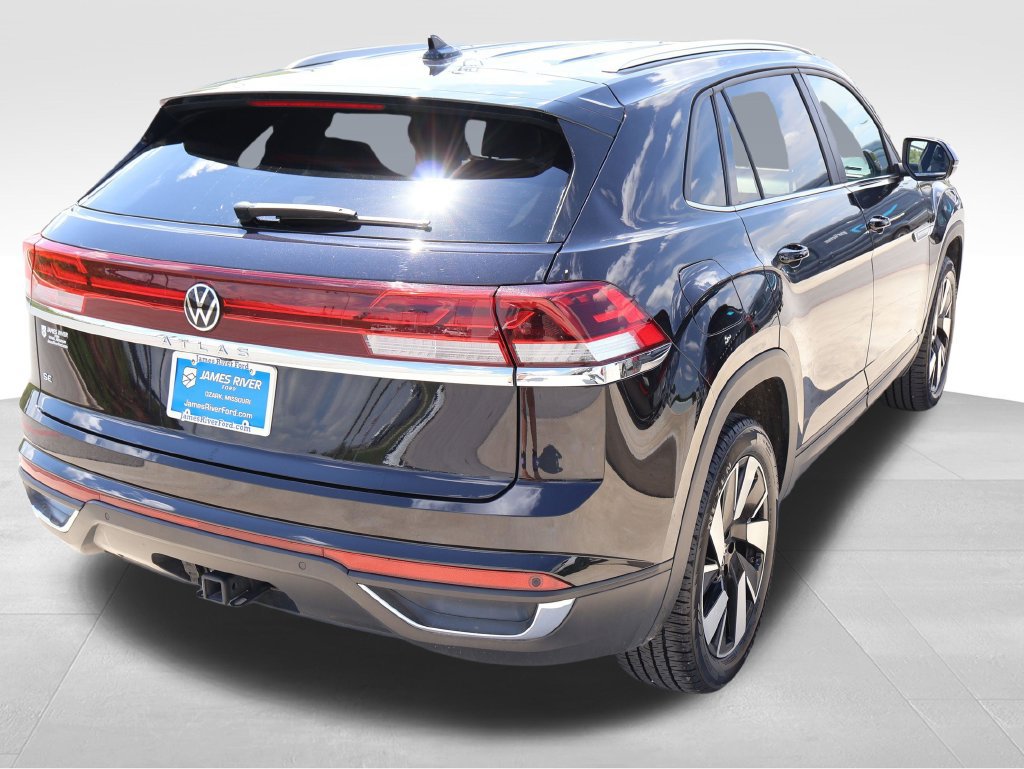 Used 2025 Volkswagen Atlas Cross Sport SE FWD image 5