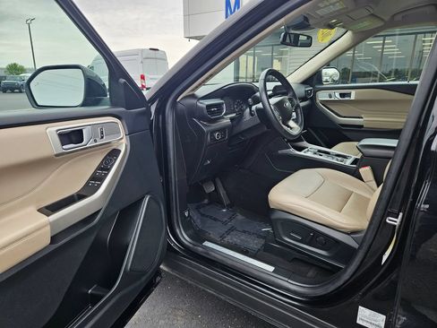Used 2023 Ford Explorer Limited AWD/4WD image 13
