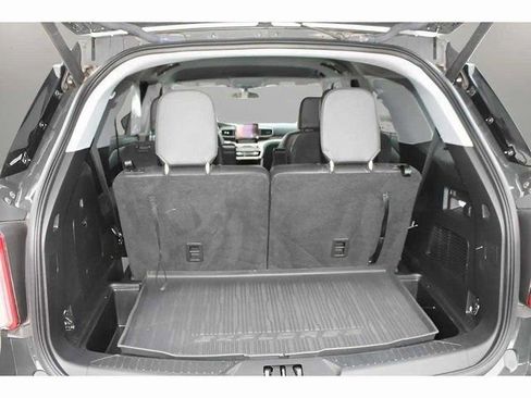 Used 2022 Ford Explorer XLT w/ Equipment Group 202A image 29