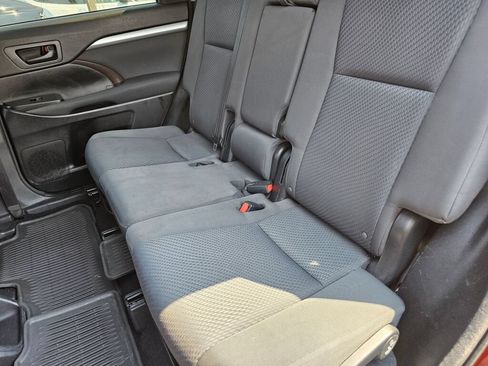 Used 2016 Toyota Highlander LE AWD/4WD image 21