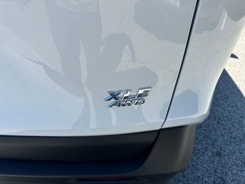 Used 2019 Toyota RAV4 XLE w/ Convenience Package image 6