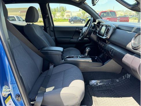 Used 2017 Toyota Tacoma TRD Sport w/ Tow Package RWD image 13
