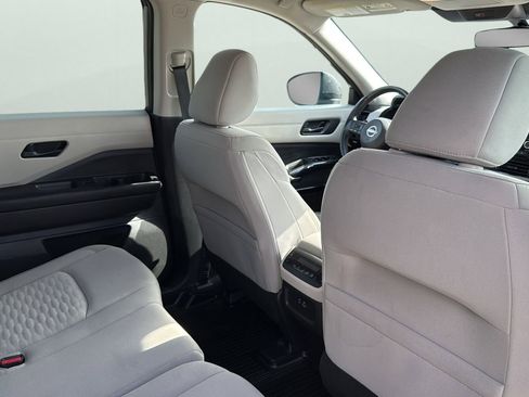 Used 2024 Nissan Pathfinder SV FWD image 28