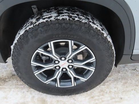 Used 2025 GMC Acadia AT4 w/ Super Cruise Package image 16
