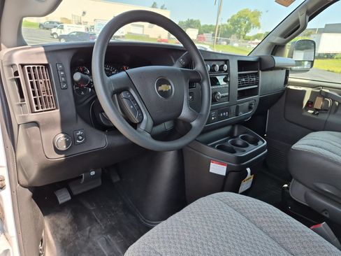 Used 2024 Chevrolet Express 3500 Extended RWD image 10