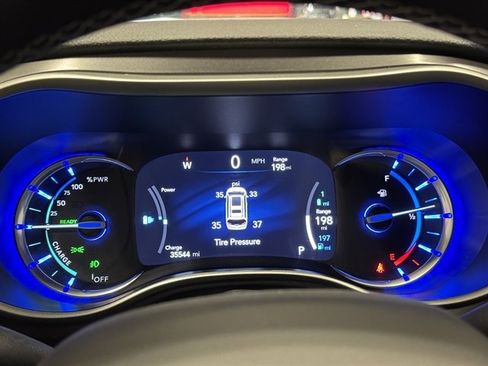 Used 2024 Chrysler Pacifica Select image 26