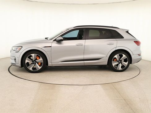 Used 2023 Audi e-tron Premium Plus w/ Premium Plus Package image 2