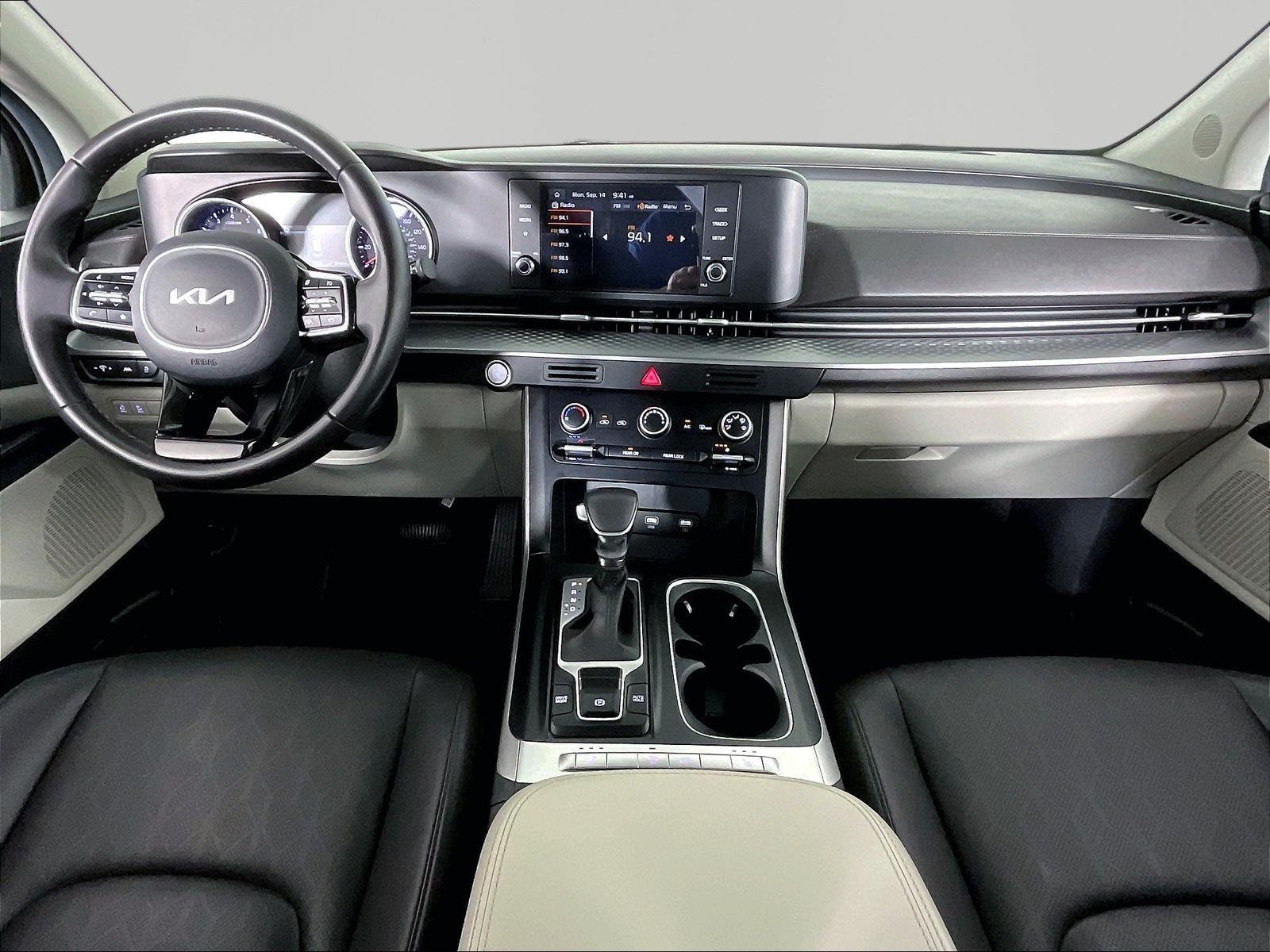 Used 2023 Kia Carnival LX FWD image 7
