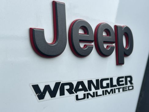 Used 2018 Jeep Wrangler Unlimited Rubicon w/ Steel Bumper Group AWD/4WD image 11