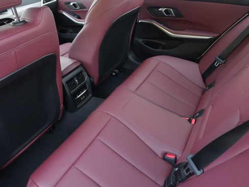 Certified 2025 BMW 330i Sedan RWD image 33