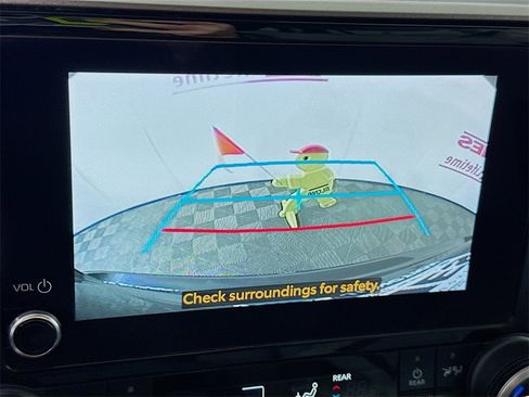 Certified 2023 Toyota Highlander LE image 6