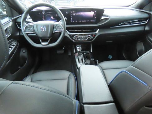 Used 2025 Buick Envista Sport Touring w/ Convenience I Package FWD image 22