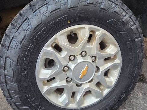 Used 2023 Chevrolet Silverado 2500 LT w/ Convenience Package image 11