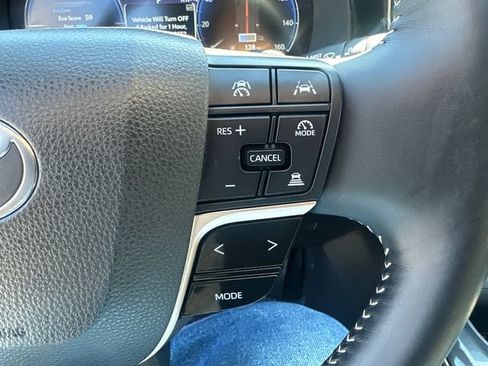 Certified 2025 Toyota Crown Signia AWD/4WD image 36