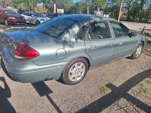 Used 2005 Ford Taurus SE FWD image 8