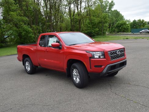 Used 2024 Nissan Frontier SV image 8