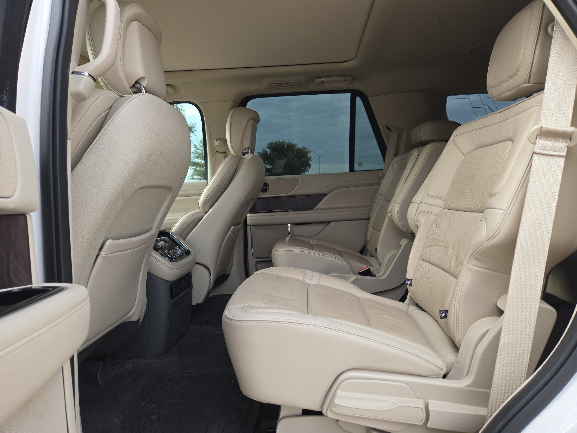 Used 2019 Lincoln Navigator Select w/ Technology Package RWD image 13