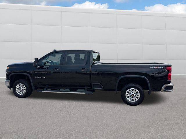 Used 2025 Chevrolet Silverado 2500 LT w/ Safety Package AWD/4WD image 2