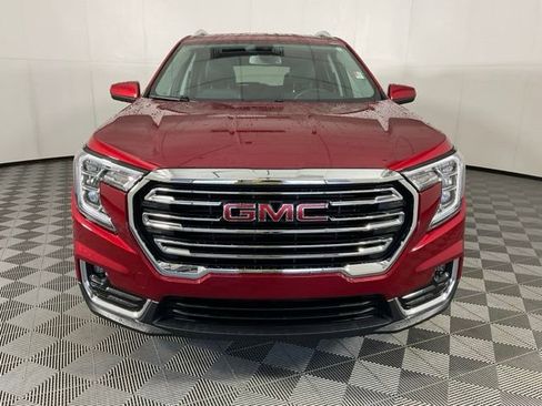 Used 2024 GMC Terrain SLT AWD/4WD image 2