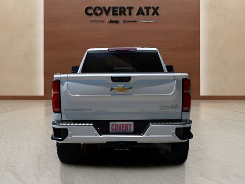 Used 2025 Chevrolet Silverado 2500 High Country w/ High Country Premium Package AWD/4WD image 4
