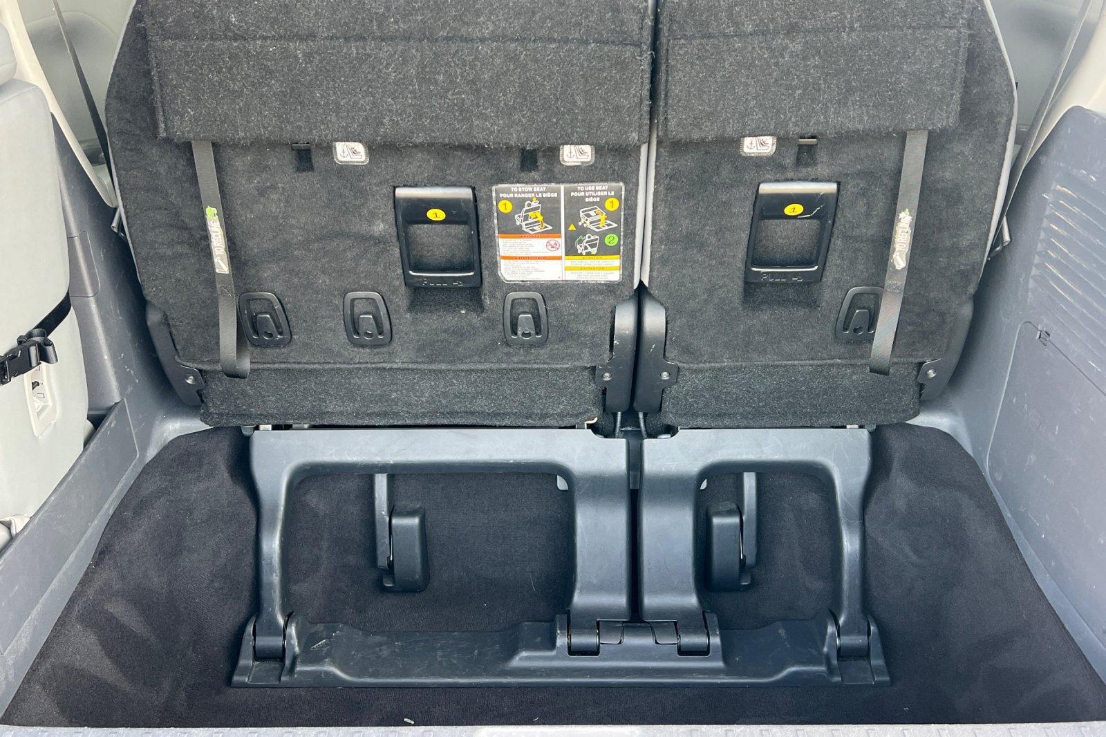 Used 2024 Toyota Sienna XLE FWD image 16