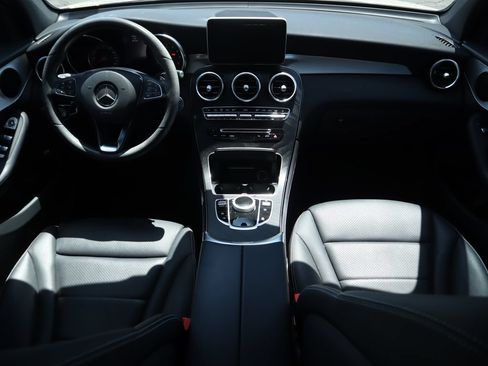 Used 2019 Mercedes-Benz GLC 300 image 7