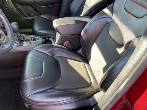 Used 2019 Jeep Cherokee Trailhawk w/ Cold Weather Group image 16