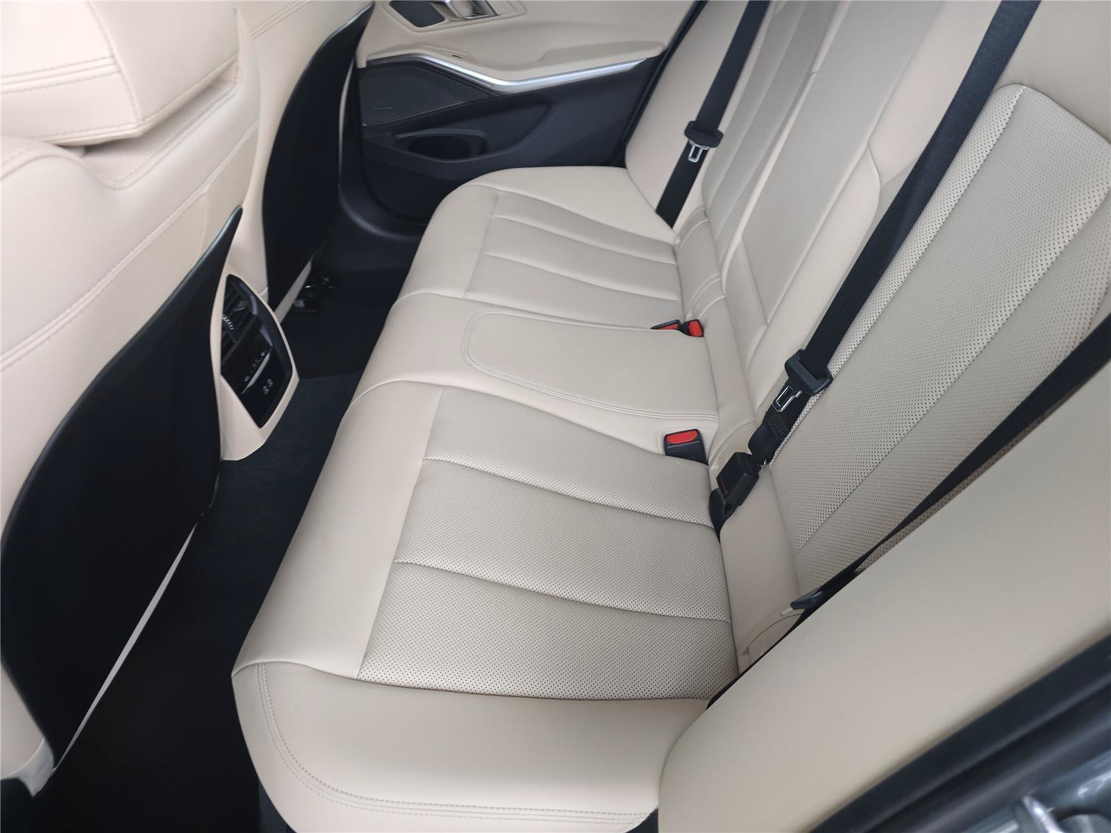 Certified 2024 BMW 330i Sedan w/ Premium Package RWD image 11