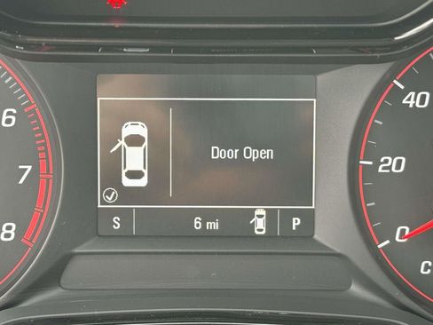 New 2026 Chevrolet Trax RS w/ Sunroof Package image 27