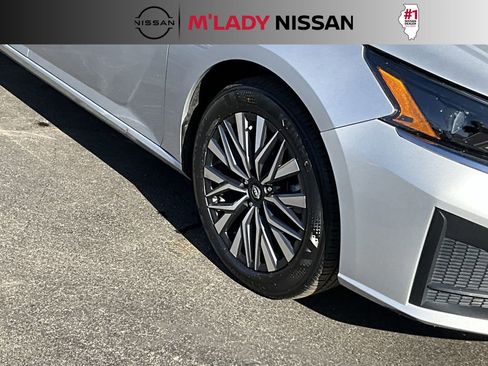 Used 2024 Nissan Altima 2.5 SV image 5