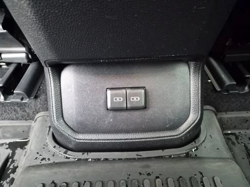 Used 2022 Toyota Highlander XLE AWD/4WD image 40