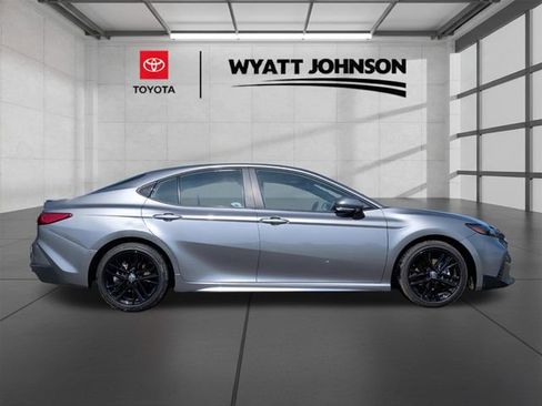 Used 2025 Toyota Camry SE FWD image 6