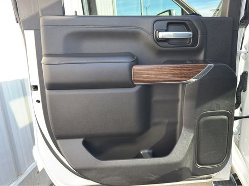 Used 2021 Chevrolet Silverado 2500 High Country w/ Z71 Off-Road Package image 16