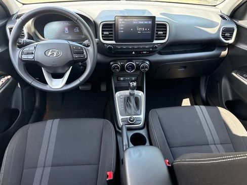 Used 2023 Hyundai Venue SEL FWD image 4