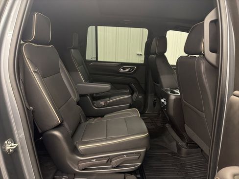 Used 2022 GMC Yukon XL SLT w/ SLT Premium Package image 38