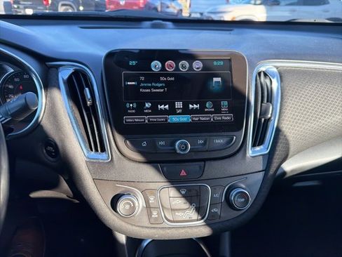 Used 2018 Chevrolet Malibu LT image 40