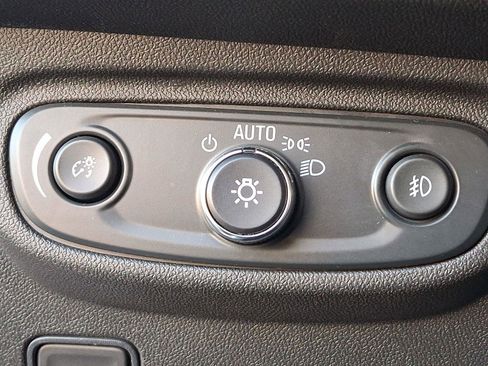 Used 2024 GMC Terrain SLT image 24