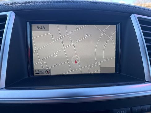 Used 2015 Mercedes-Benz GL 550 4MATIC image 35