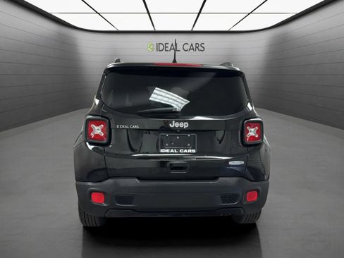 Used 2018 Jeep Renegade Latitude w/ Popular Equipment Group FWD image 4