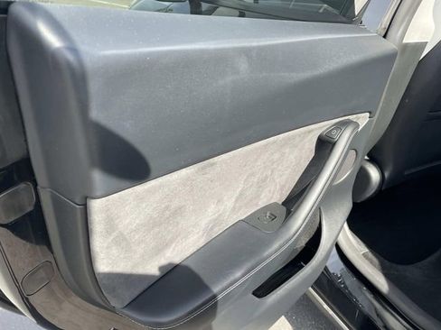 Used 2023 Tesla Model Y Performance image 23