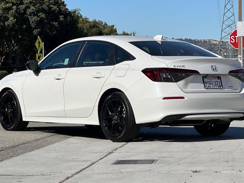 Used 2025 Honda Civic Sport image 6