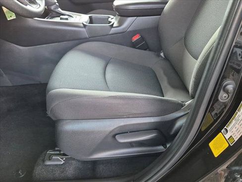 Certified 2025 Toyota RAV4 LE AWD/4WD image 16